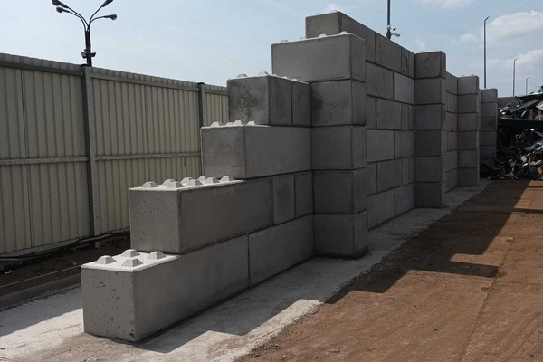 Mur oporowy: Materiały, projekt i zbrojenie - Jak zaprojektować i wykonać trwałą konstrukcję?